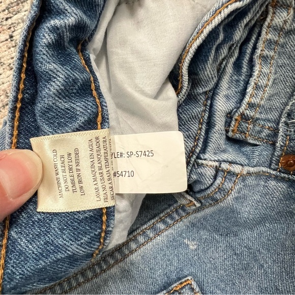 Altar'd State Jean Shorts Women’s Size Large Light Wash Frayed Raw Hem - Picture 11 of 11